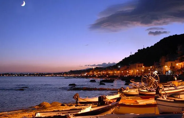 아파트 Bluesky Naxos 3rd Floor 지아르디니낙소스